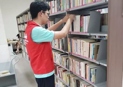 青春三下鄉(xiāng) 圖書翰墨飄香，中華文化源遠(yuǎn)流長(zhǎng)